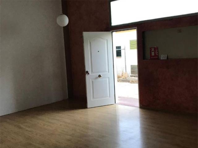 Local comercial en Alquiler en Calle Abeto, 24 en Dehesa - Monacilla