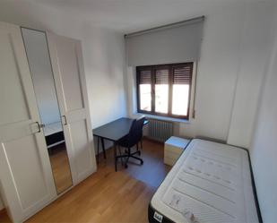 Bedroom of Flat to share in Salamanca Capital  with Balcony