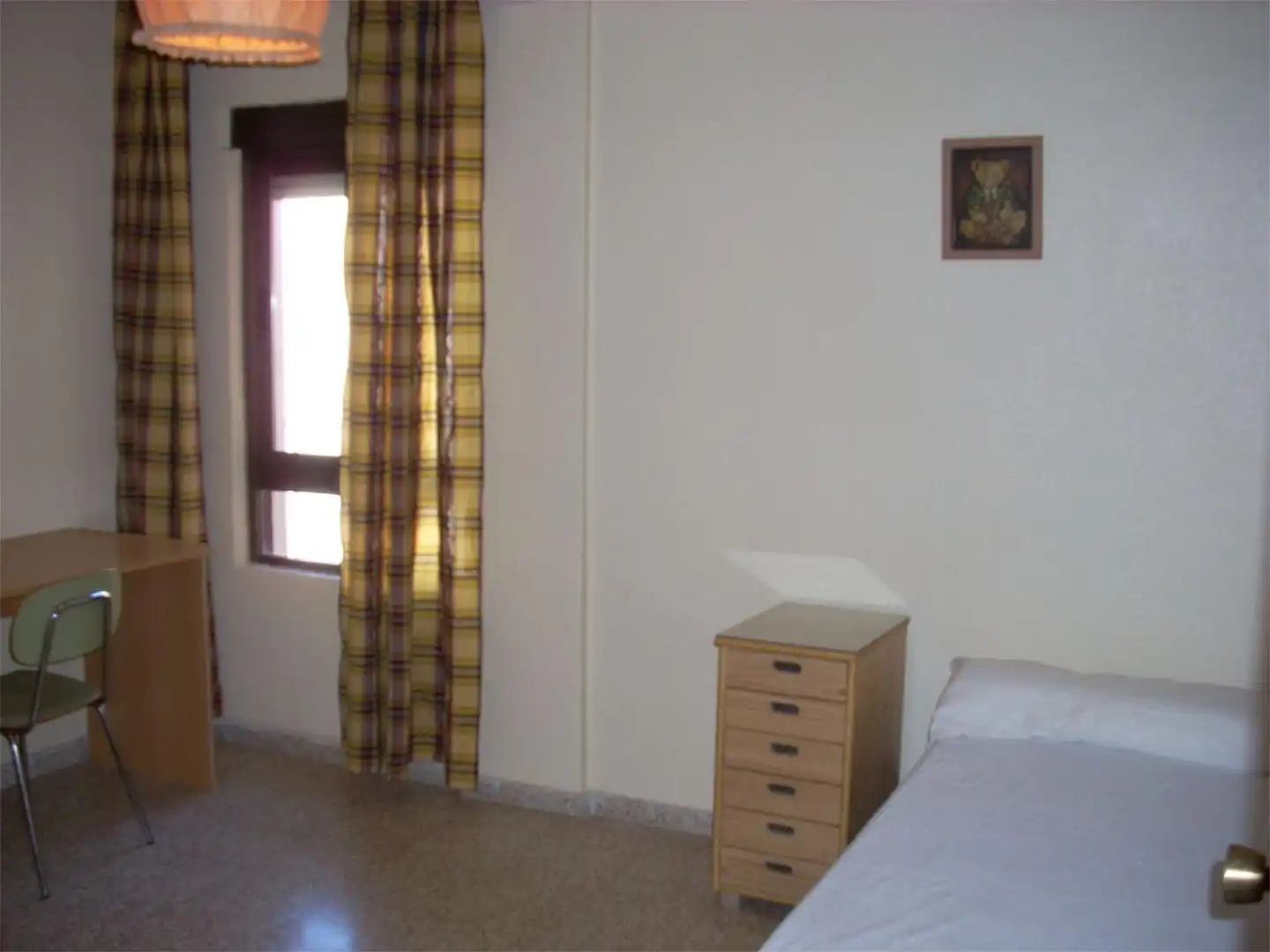 Room in Calle Julio Burell, 55, Linarejos Room in Calle Julio Burell, 55, Linarejos