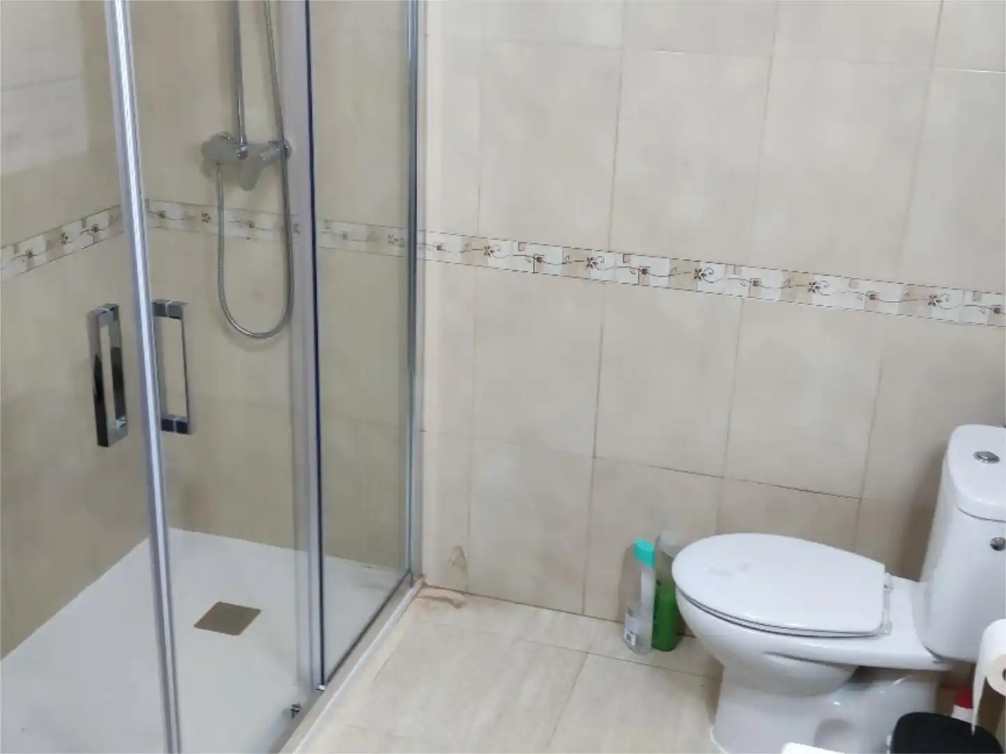 Room in Calle Julio Burell, 55, Linarejos Room in Calle Julio Burell, 55, Linarejos