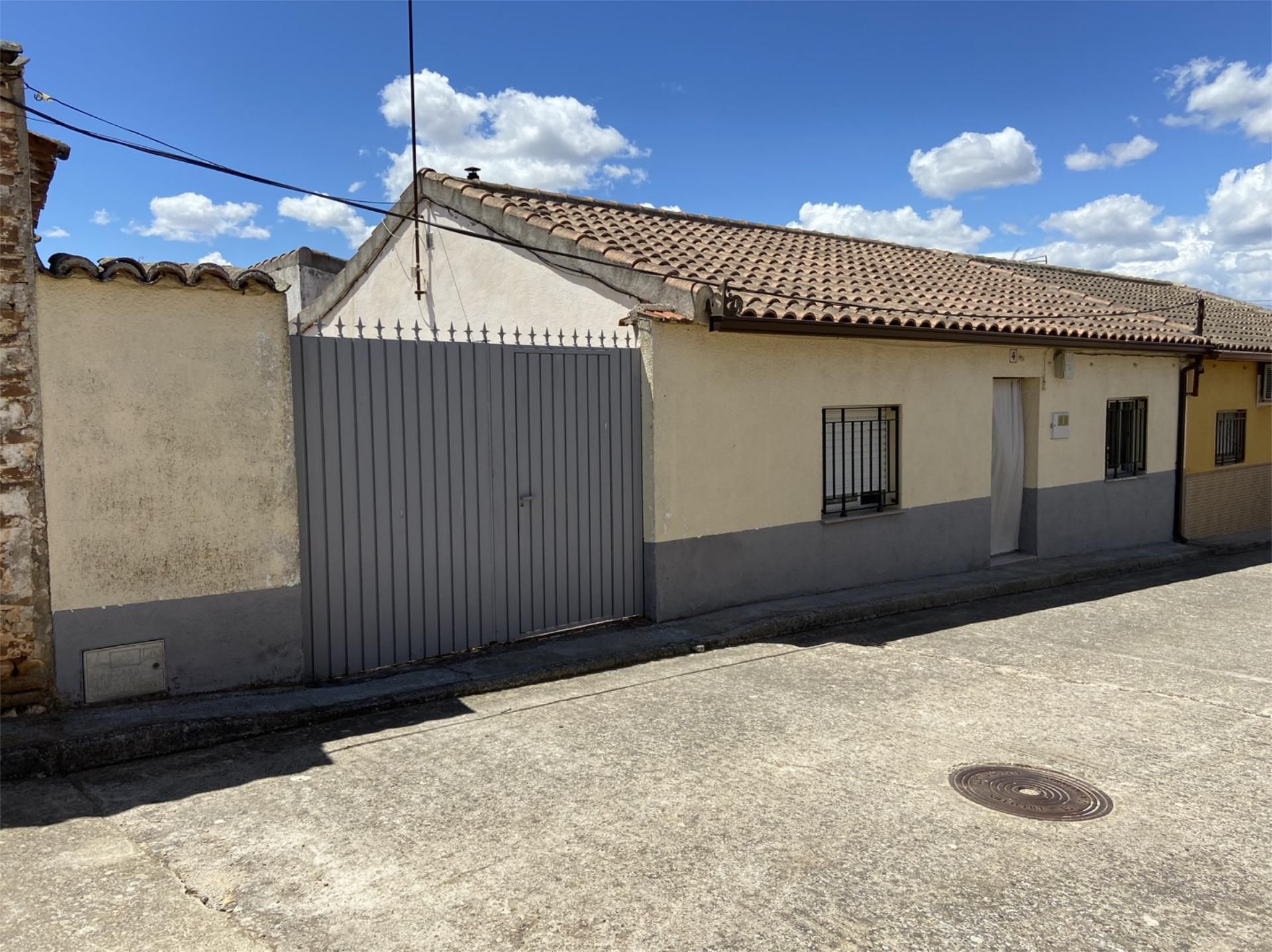 Exterior view of Single-family semi-detached for sale in Lucillos  with Air Conditioner