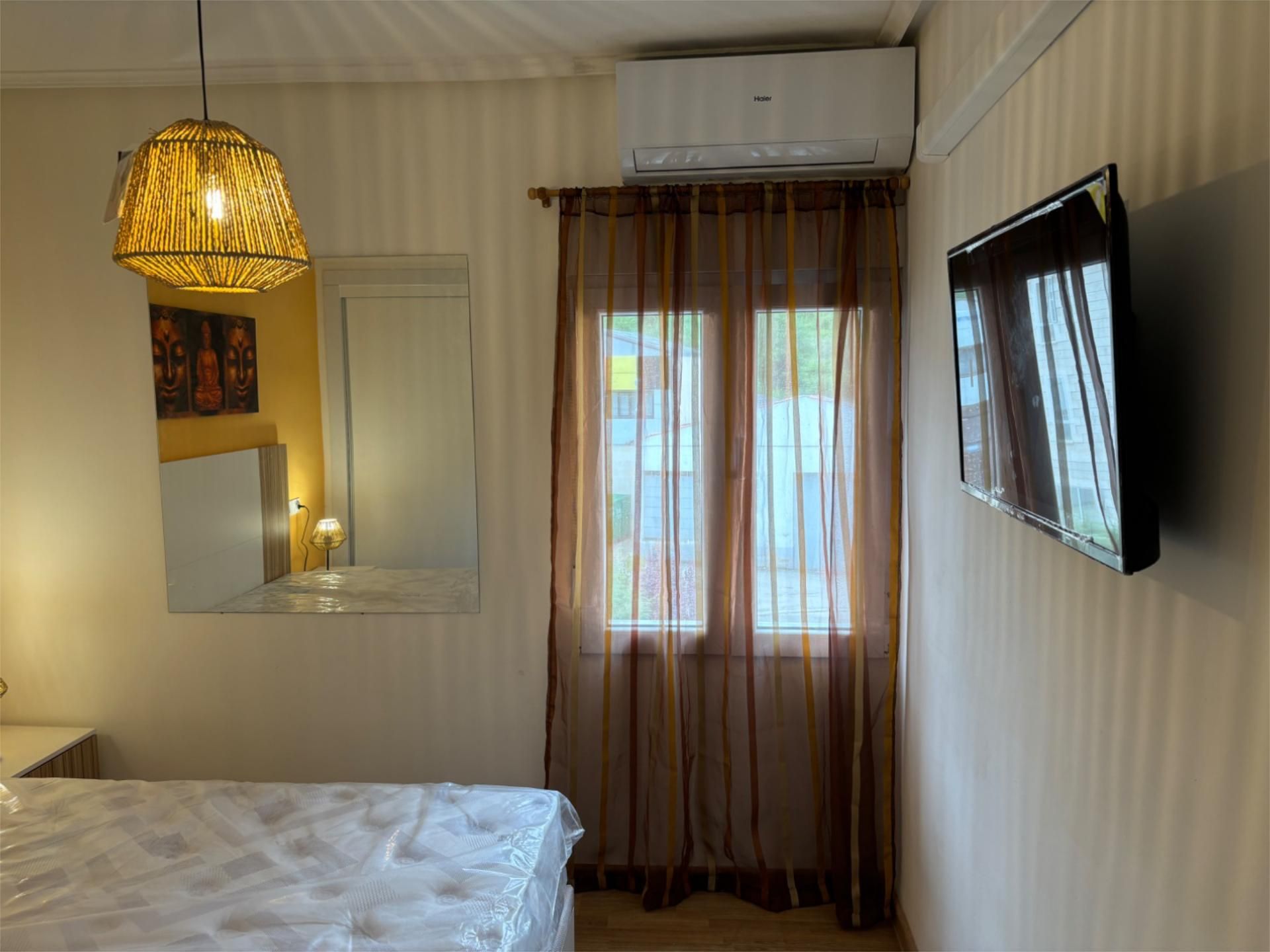 Bedroom of Flat to rent in Pradoluengo  with Air Conditioner, Heating and Parquet flooring