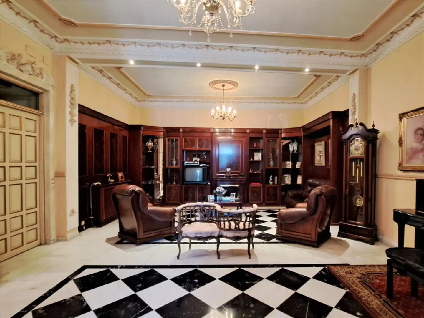 Casa adosada en venta en Calle del Seis de Junio, 84, Valdepeñas Sala de estar de Casa adosada en venta en Valdepeñas con Aire acondicionado, Terraza y Balcón