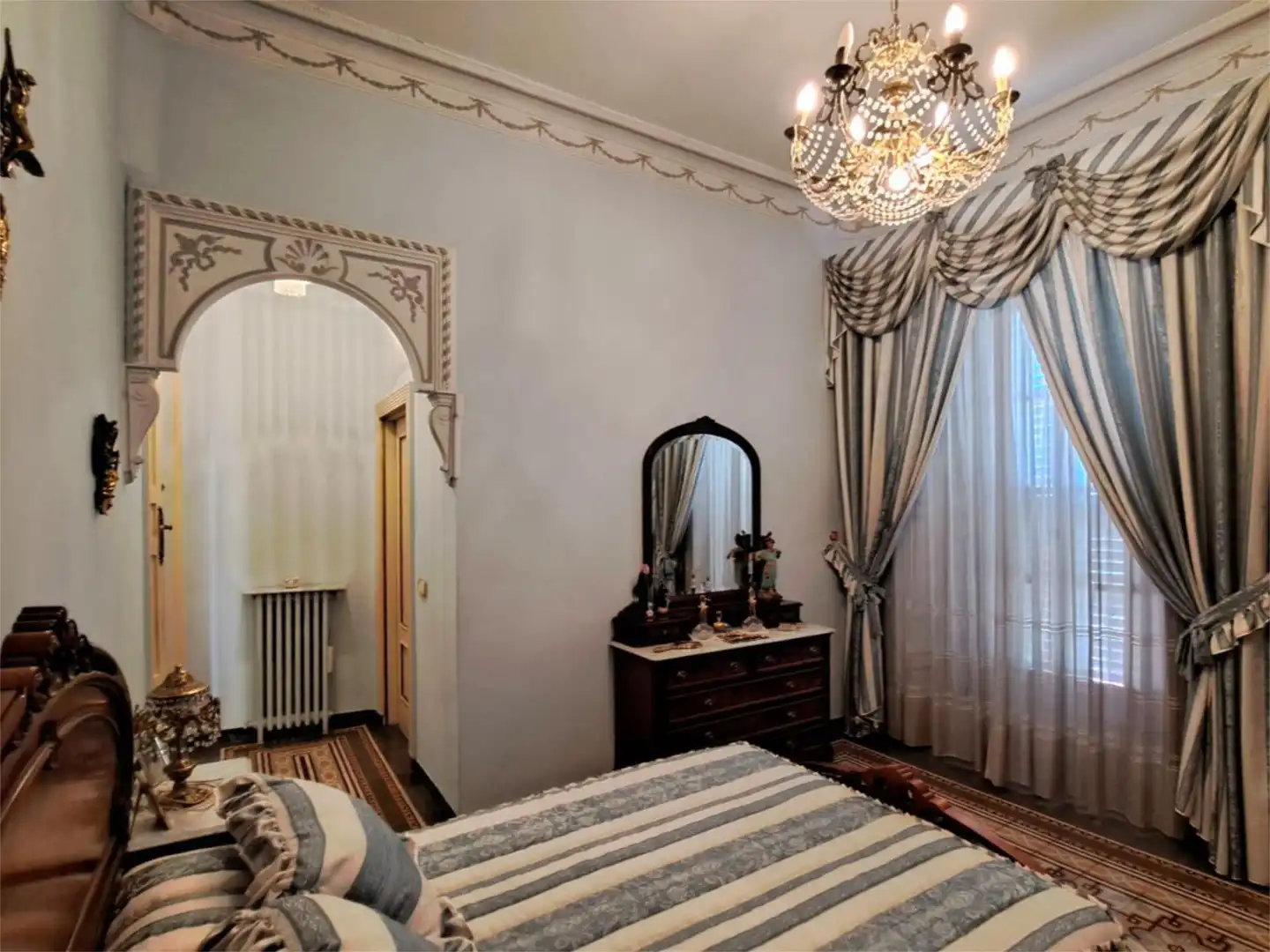 Casa adosada en venta en Calle del Seis de Junio, 84, Valdepeñas Habitación de Casa adosada en venta en Valdepeñas con Aire acondicionado, Terraza y Balcón