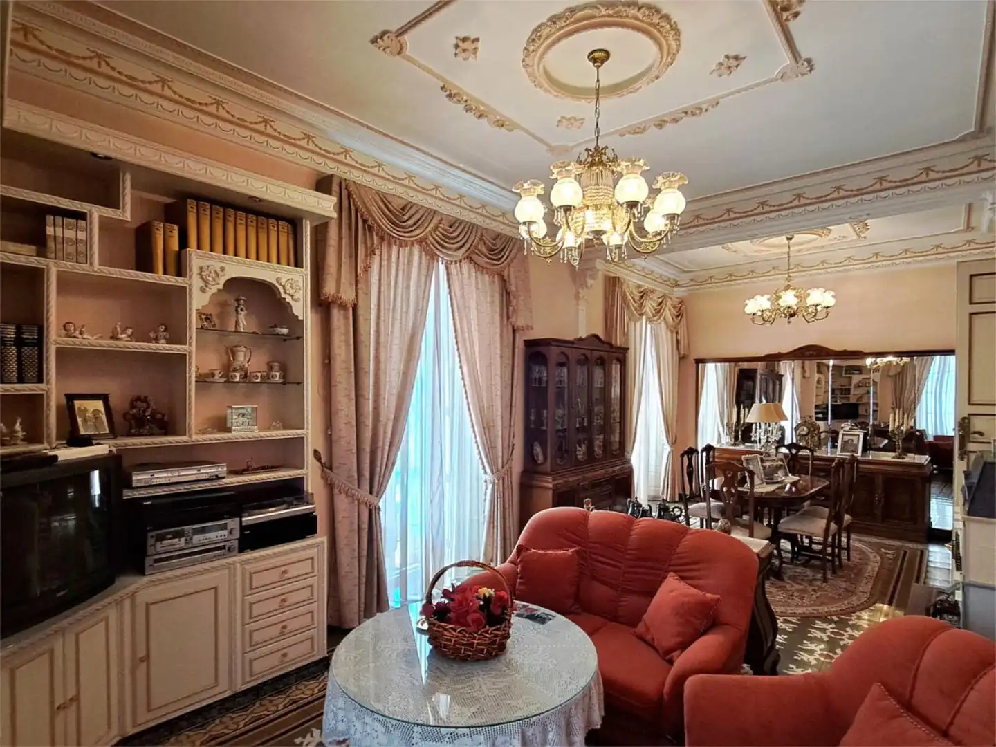 Casa adosada en venta en Calle del Seis de Junio, 84, Valdepeñas Sala de estar de Casa adosada en venta en Valdepeñas con Aire acondicionado, Terraza y Balcón