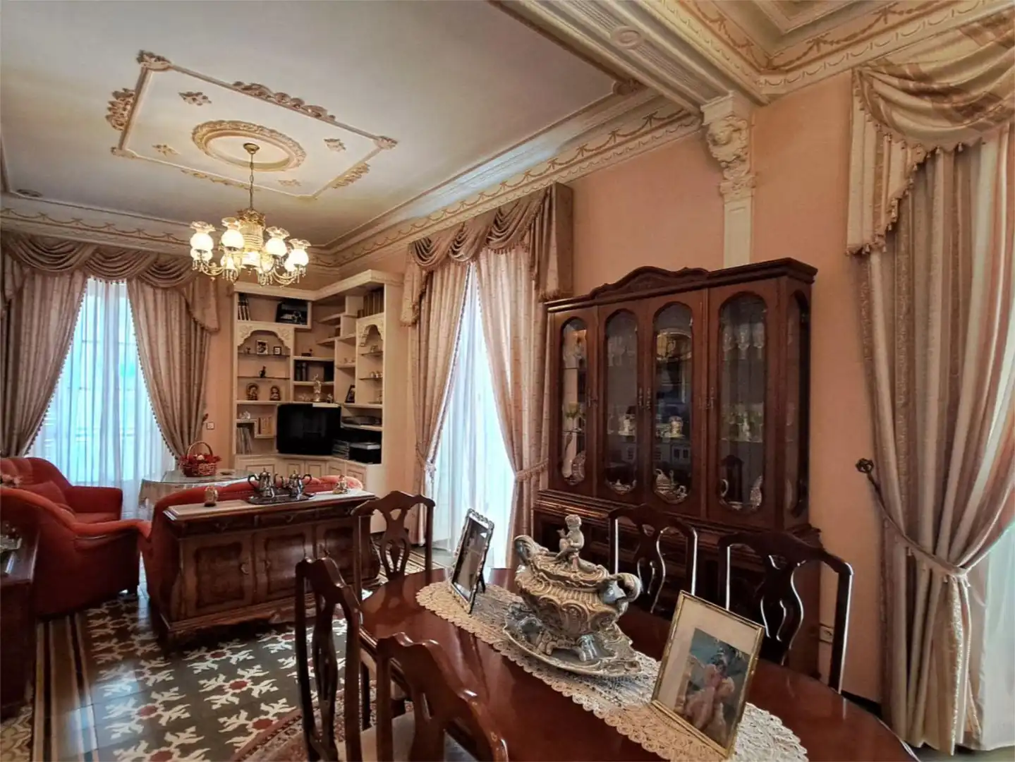 Casa adosada en venta en Calle del Seis de Junio, 84, Valdepeñas Comedor de Casa adosada en venta en Valdepeñas con Aire acondicionado, Terraza y Balcón