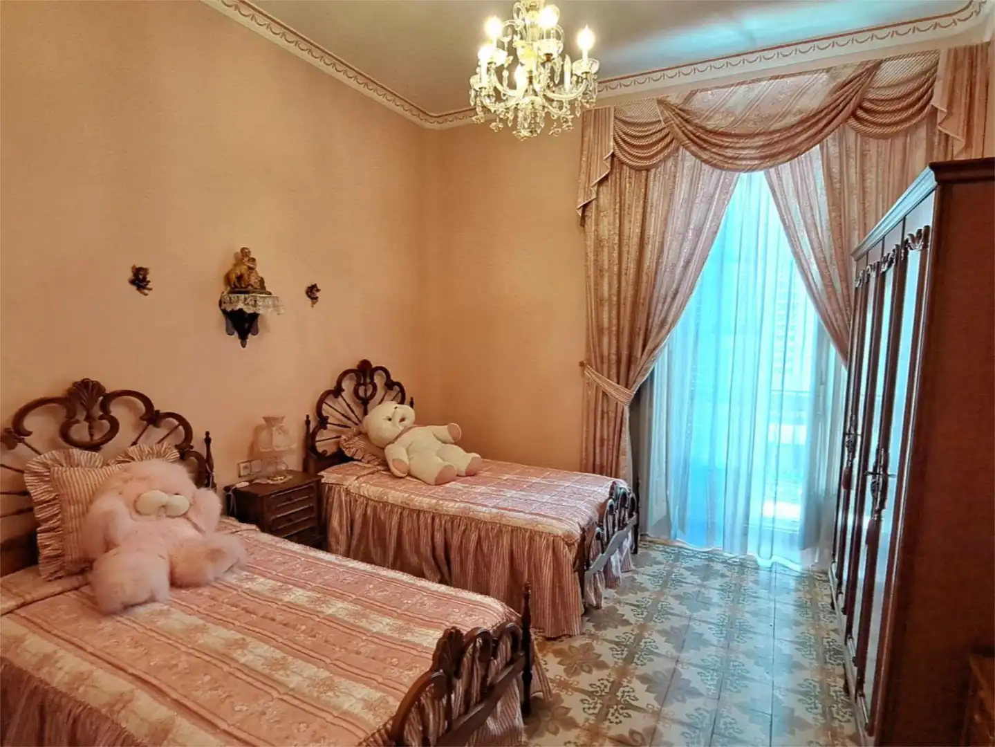 Casa adosada en venta en Calle del Seis de Junio, 84, Valdepeñas Habitación de Casa adosada en venta en Valdepeñas con Aire acondicionado, Terraza y Balcón