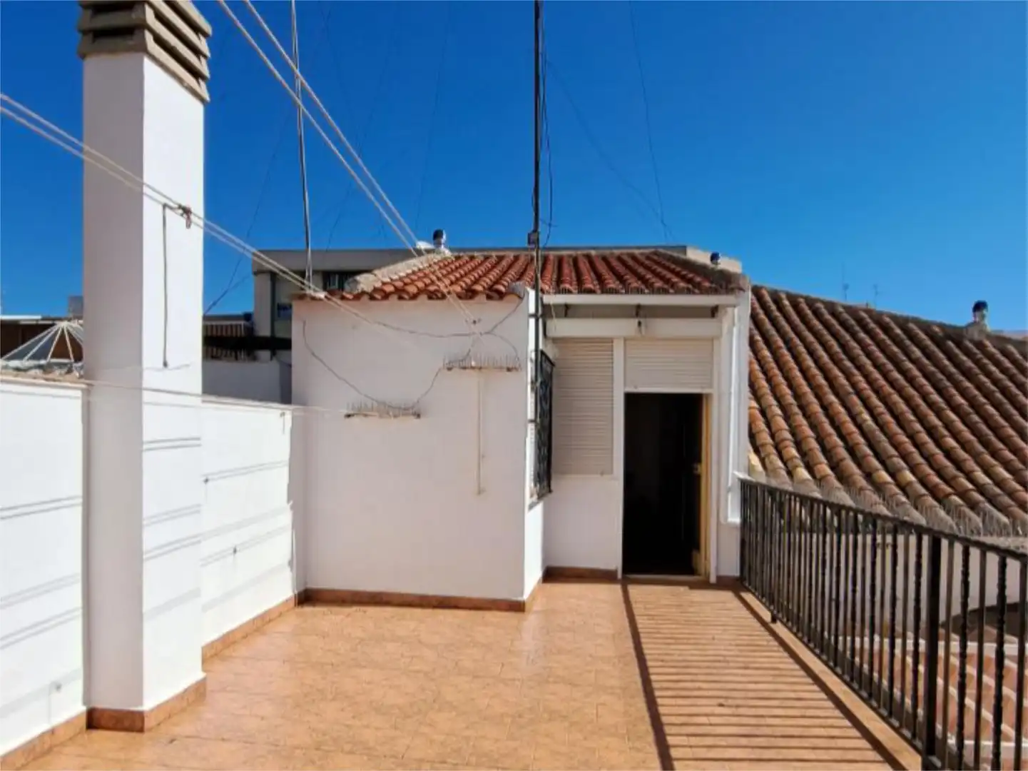 Casa adosada en venta en Calle del Seis de Junio, 84, Valdepeñas Vista exterior de Casa adosada en venta en Valdepeñas con Aire acondicionado, Terraza y Balcón