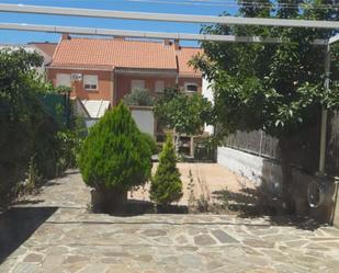 Jardí de Casa adosada en venda en Cuenca Capital amb Terrassa i Balcó