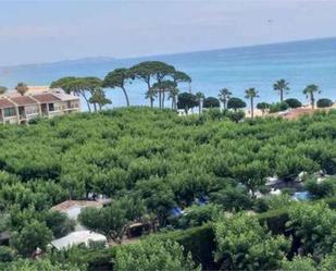 Vista exterior de Apartament de lloguer en Cambrils amb Terrassa i Piscina