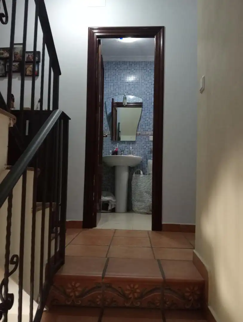 Casa adosada en venda a Calle Hermanos Niño, 25, Palos de la Frontera Bany de Casa adosada en venda en Palos de la Frontera amb Balcó