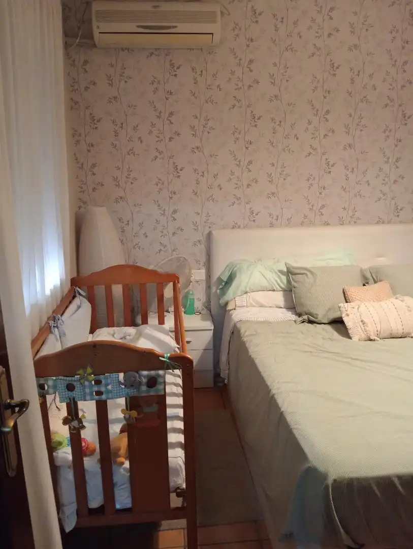 Casa adosada en venda a Calle Hermanos Niño, 25, Palos de la Frontera Dormitori de Casa adosada en venda en Palos de la Frontera amb Balcó