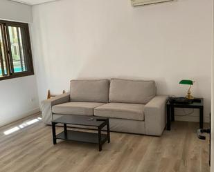 Living room of Flat to rent in  Madrid Capital  with Air Conditioner and Furnished