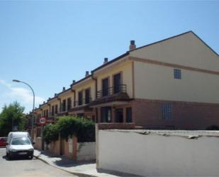 Exterior view of House or chalet for sale in Valdeolmos-Alalpardo  with Terrace, Swimming Pool and Balcony