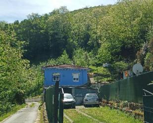 Vista exterior de Casa o xalet en venda en San Martín del Rey Aurelio amb Piscina