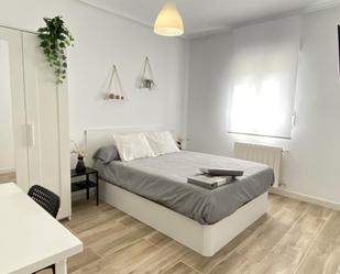 Bedroom of Flat to share in Burgos Capital