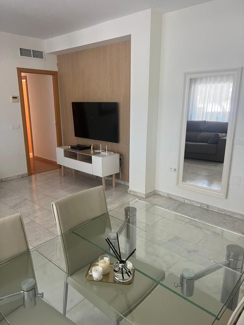 Living room of Flat to rent in Estepona  with Air Conditioner, Heating and Parquet flooring