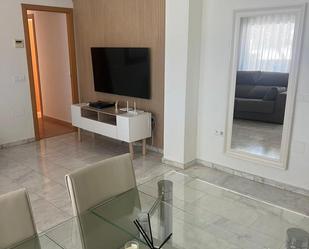 Sala d'estar de Pis de lloguer en Estepona amb Aire condicionat i Balcó