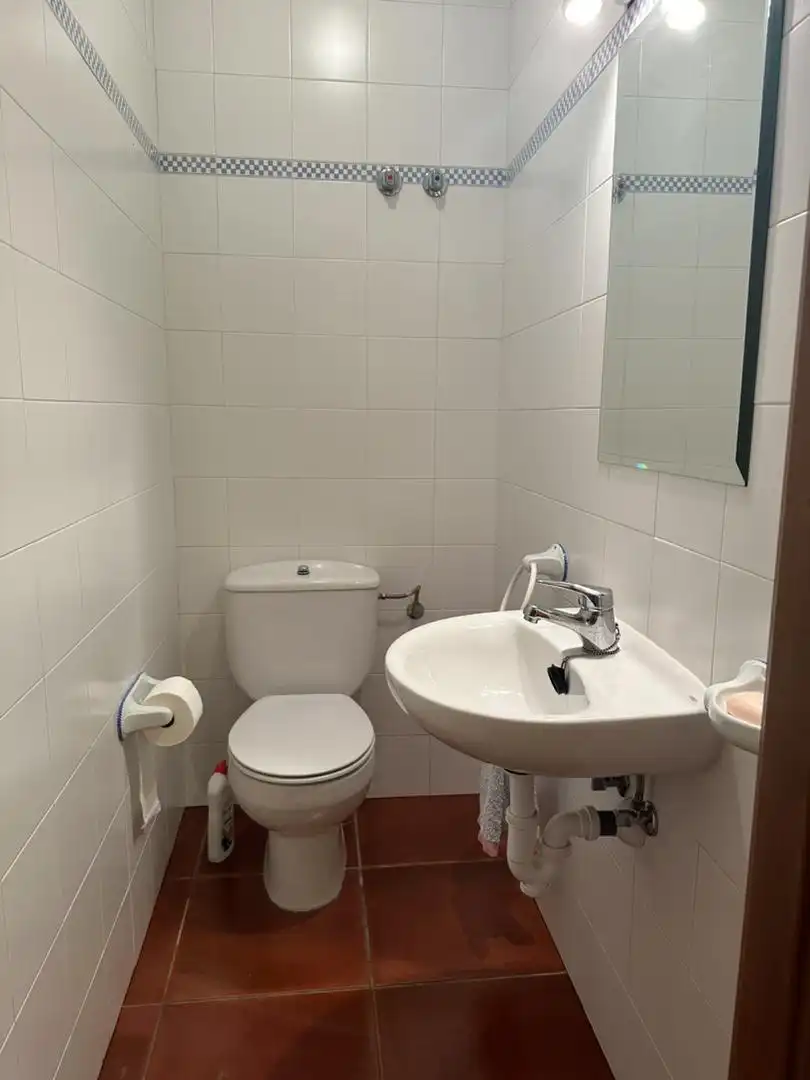 Bathroom of Houses for sale in Villamartín de Don Sancho  with Heating, Parquet flooring and Storage room
