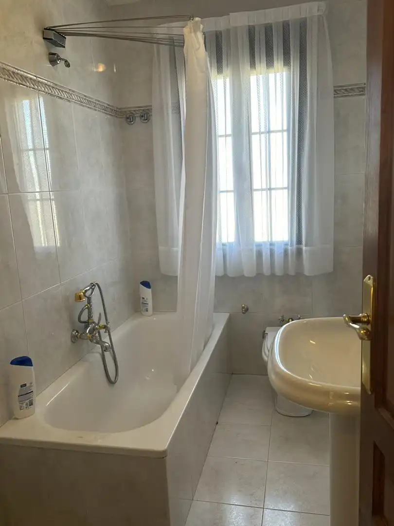 Bathroom of Houses for sale in Villamartín de Don Sancho  with Heating, Parquet flooring and Storage room