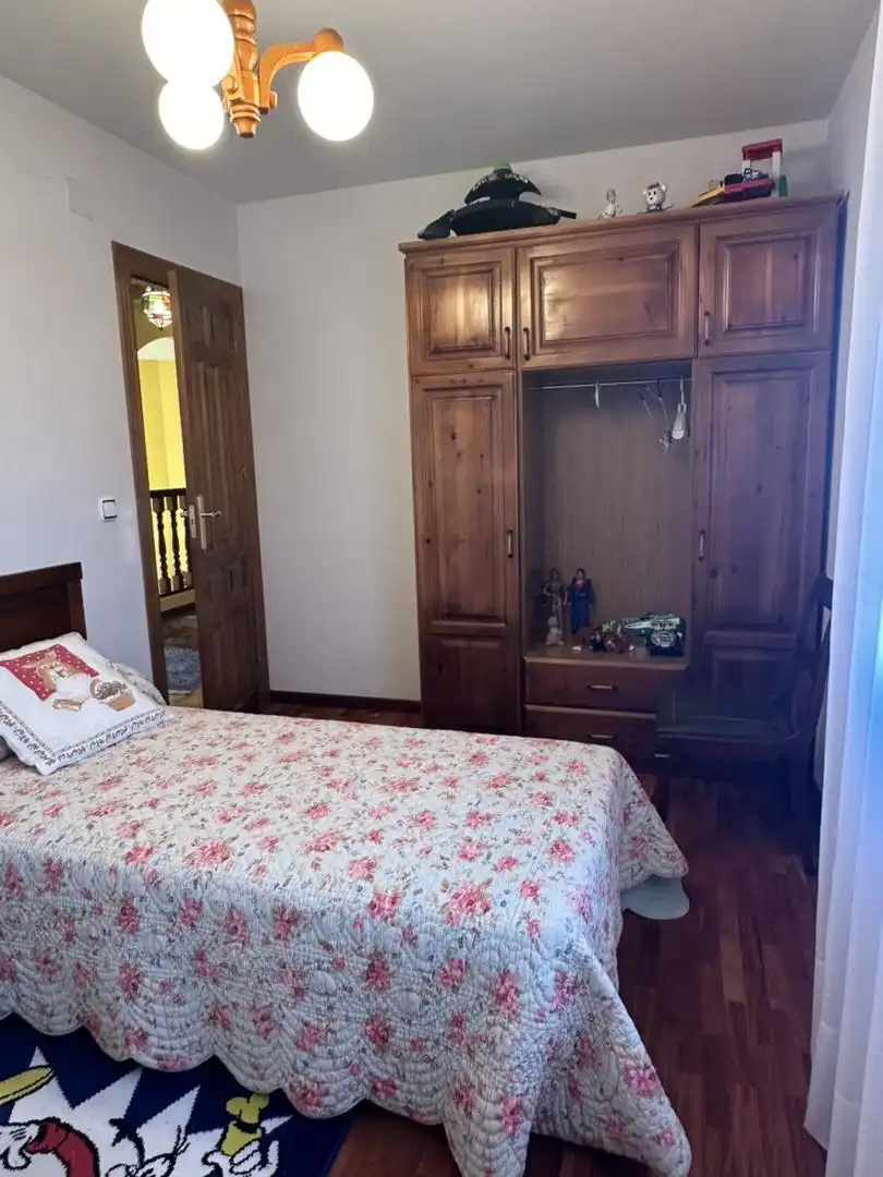 Bedroom of Houses for sale in Villamartín de Don Sancho  with Heating, Parquet flooring and Storage room