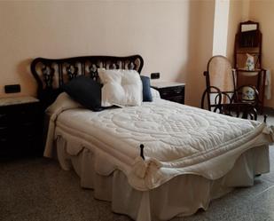 Dormitori de Pis de lloguer en Villanueva del Arzobispo amb Aire condicionat i Balcó
