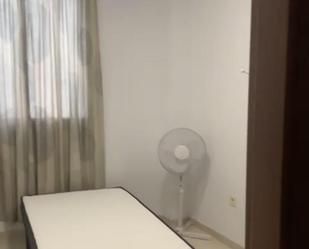 Bedroom of Flat to share in San Cristóbal de la Laguna  with Furnished, Washing machine and Microwave