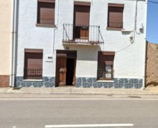 Vista exterior de Casa adosada en venda en Vega de Ruiponce amb Terrassa i Balcó
