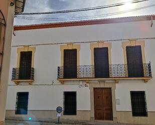 Vista exterior de Casa adosada en venda en Lopera amb Aire condicionat, Terrassa i Piscina