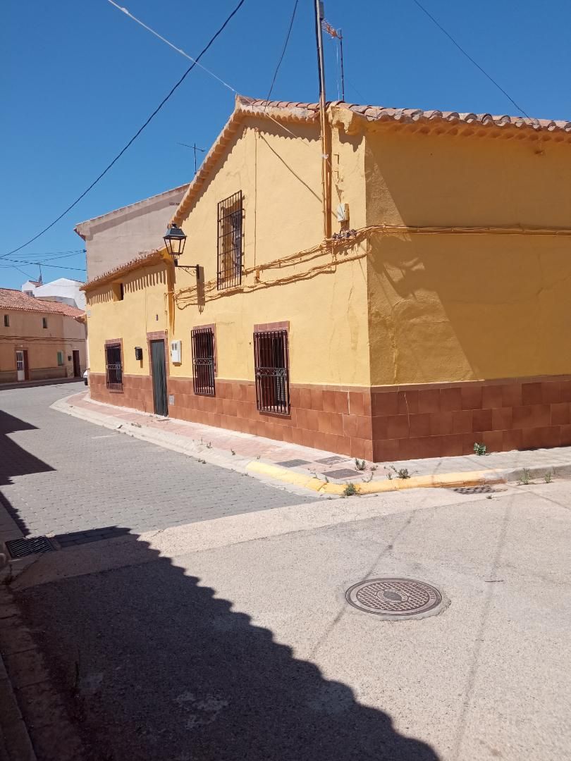 Vista exterior de Casa adosada en venda en La Herrera amb Moblat, Forn i Microones
