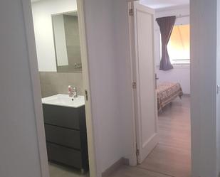 Bathroom of Flat to share in  Palma de Mallorca  with Balcony