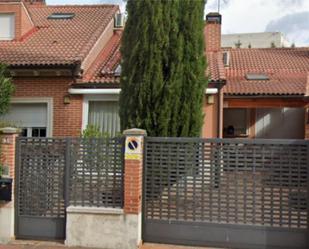 Vista exterior de Casa o xalet en venda en Arroyo de la Encomienda amb Aire condicionat i Piscina