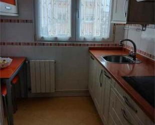 Kitchen of Flat to rent in Campoo de Enmedio