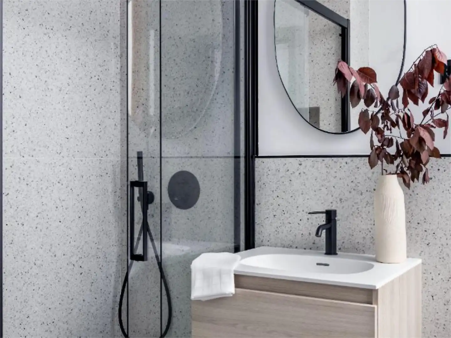 Bathroom of Apartments for rent in  Madrid Capital  with Air Conditioner and Balcony