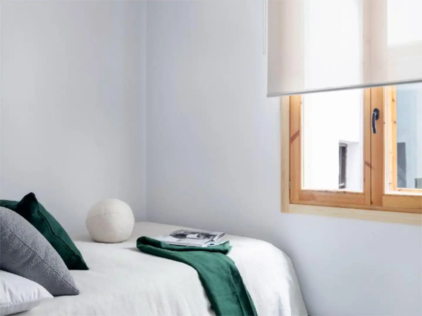 Bedroom of Apartments for rent in  Madrid Capital  with Air Conditioner and Balcony