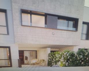 Vista exterior de Casa o xalet de lloguer en  Madrid Capital amb Aire condicionat, Piscina i Balcó