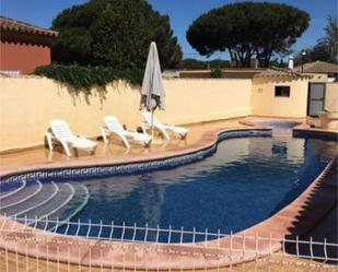 Piscina de Apartament de lloguer en Chiclana de la Frontera amb Terrassa i Piscina