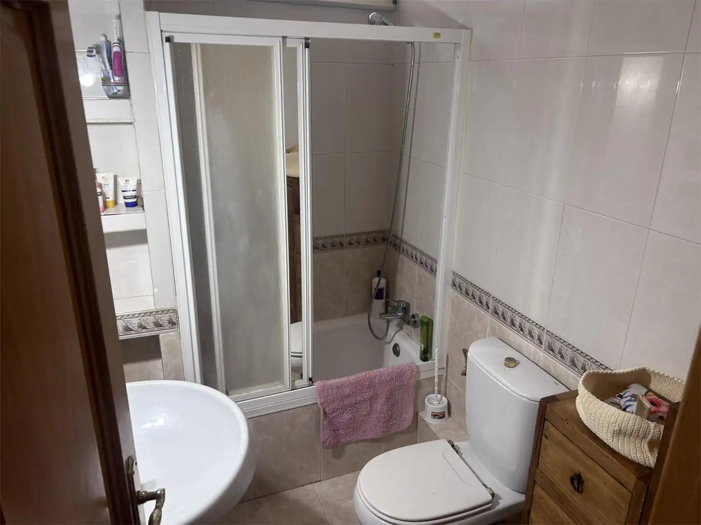 Bathroom of Flat for sale in Medinaceli  with Heating, Parquet flooring and Storage room