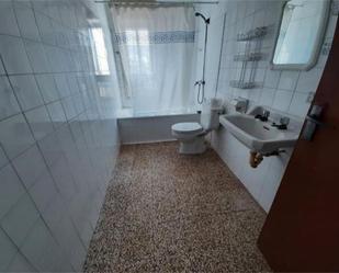 Bathroom of Flat for sale in Tudela