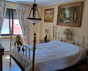 Bedroom of Flat for sale in  Madrid Capital  with Heating, Terrace and Furnished