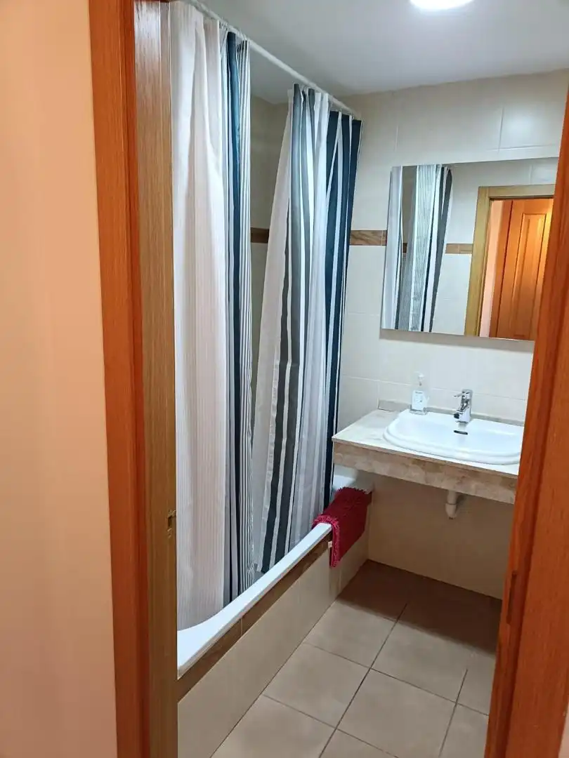 Flat for sale in Calle Héroes de Chernóbil, 1, Ollerías - San Cayetano Bathroom of Flat for sale in Córdoba with Air Conditioner, Heating and Swimming Pool