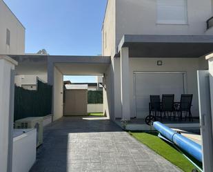 Exterior view of Single-family semi-detached to rent in La Pobla de Vallbona  with Air Conditioner, Terrace and Swimming Pool