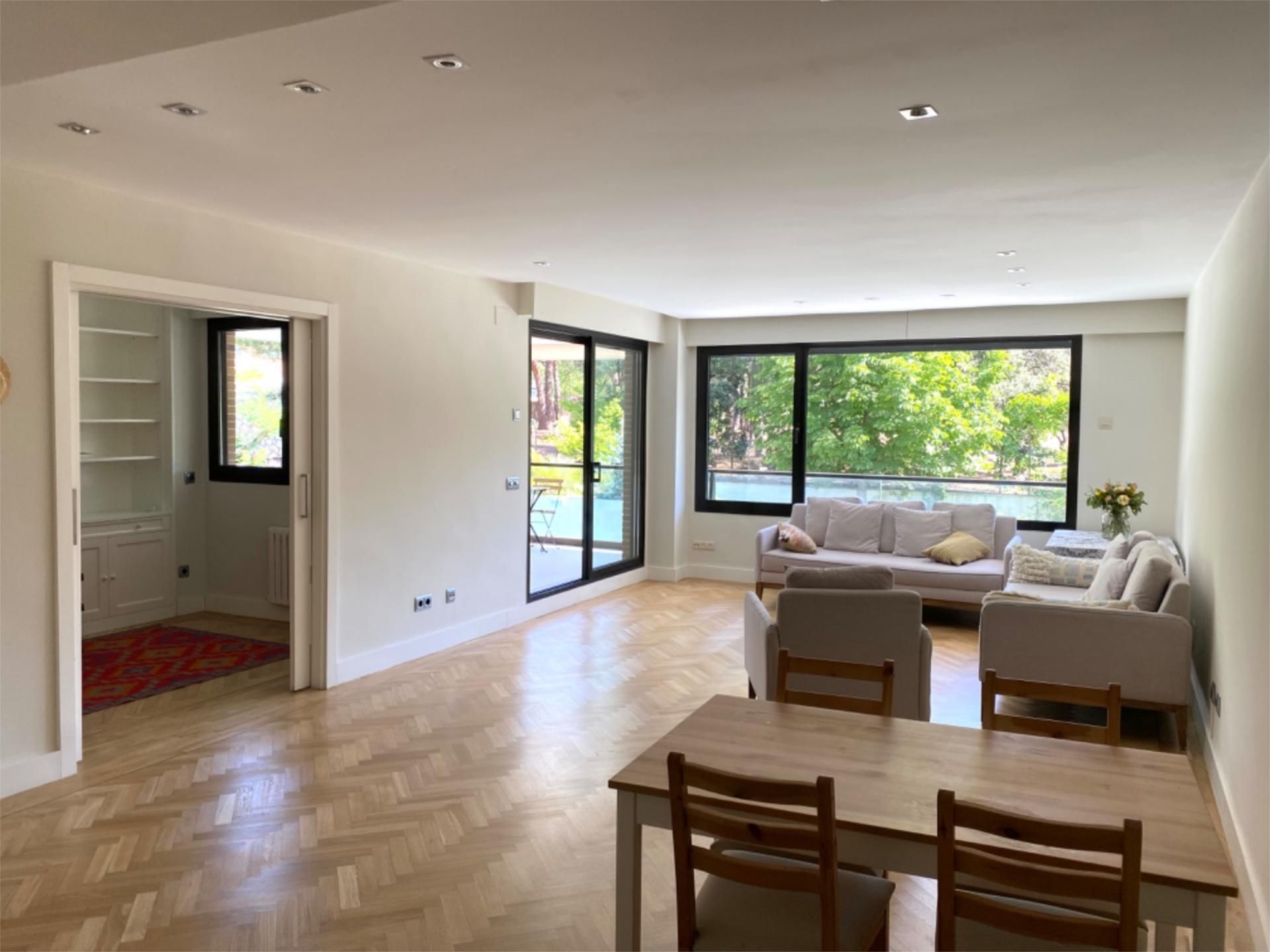 Living room of Flat to rent in La Moraleja  with Air Conditioner, Terrace and Swimming Pool