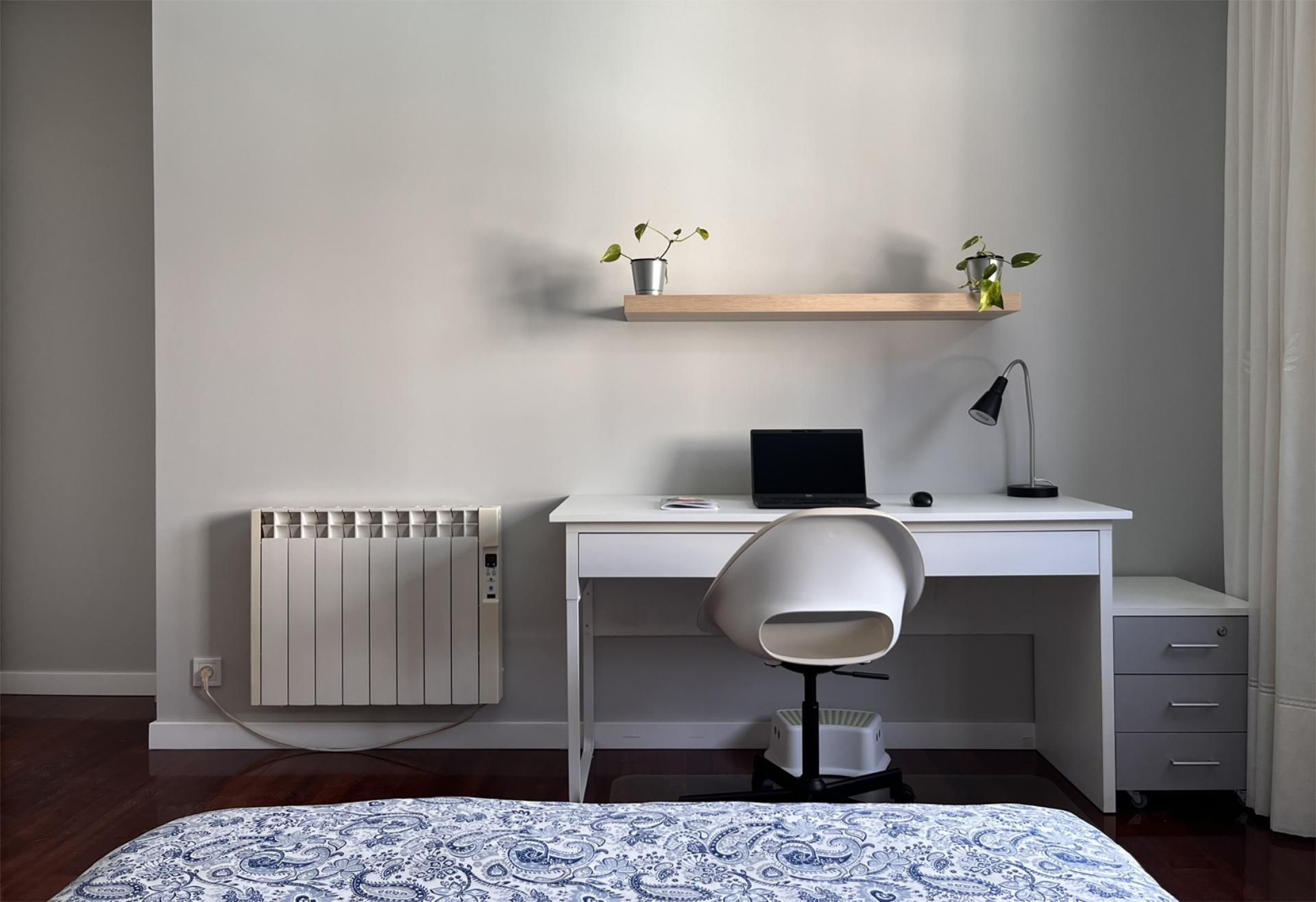 Bedroom of Apartment to share in Negreira  with Heating, Parquet flooring and Furnished