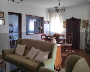 Sala d'estar de Casa adosada en venda en Villafranca de los Barros amb Terrassa i Piscina