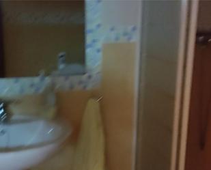 Bathroom of Flat to rent in Bárcena de Cicero  with Terrace, Swimming Pool and Balcony