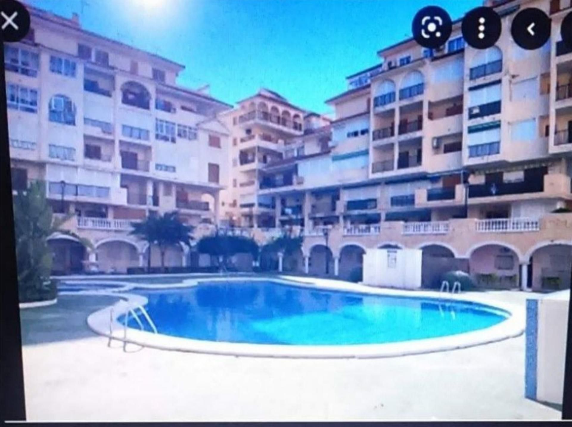Piscina de Nau industrial en venda en Torrevieja