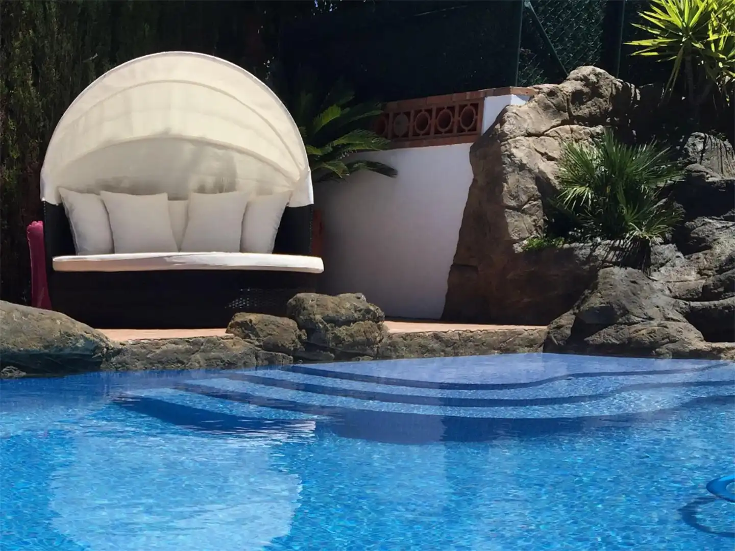 Schwimmbecken von Wohnung zum Verkauf in L'Escala mit Klimaanlage, Heizung und Privatgarten