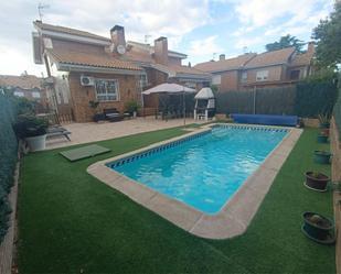 Piscina de Casa o xalet en venda en Griñón amb Aire condicionat, Terrassa i Piscina