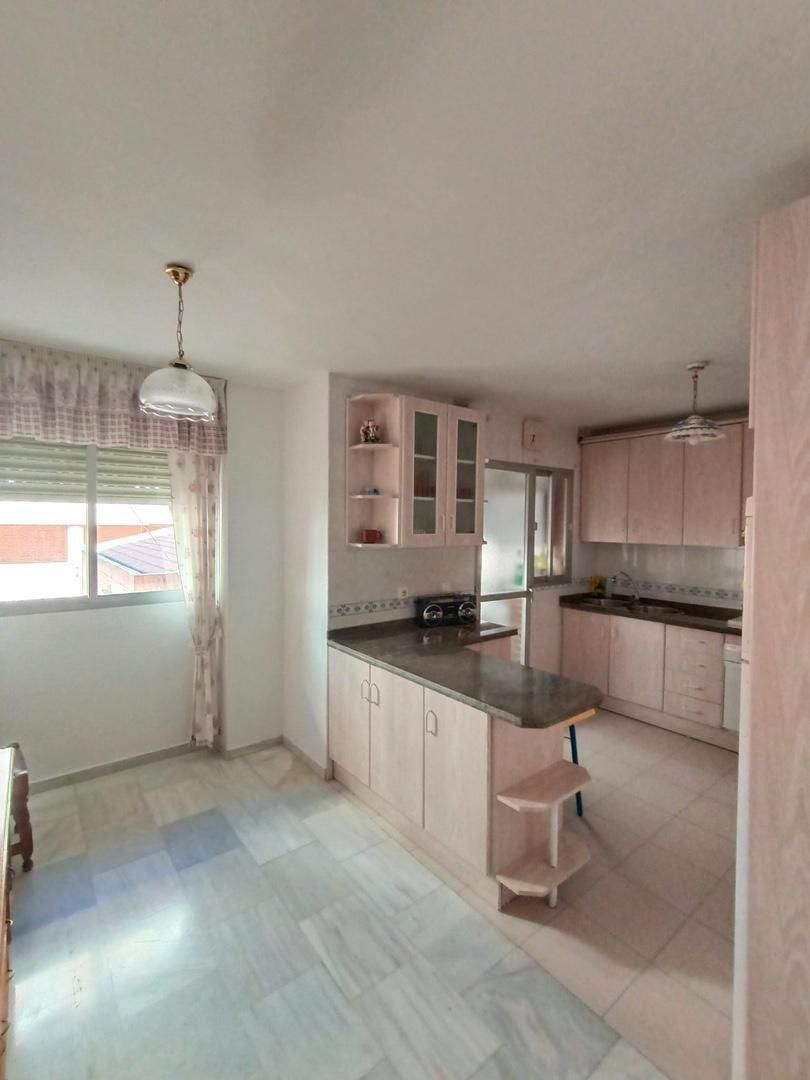 Flat to share in Calle Arzobispo Pedro de Castro, 5, Joaquina Eguaras